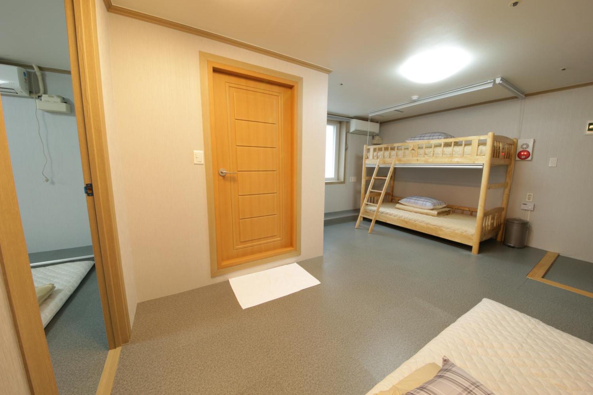 Hostel Mihojae Пусан Стая снимка